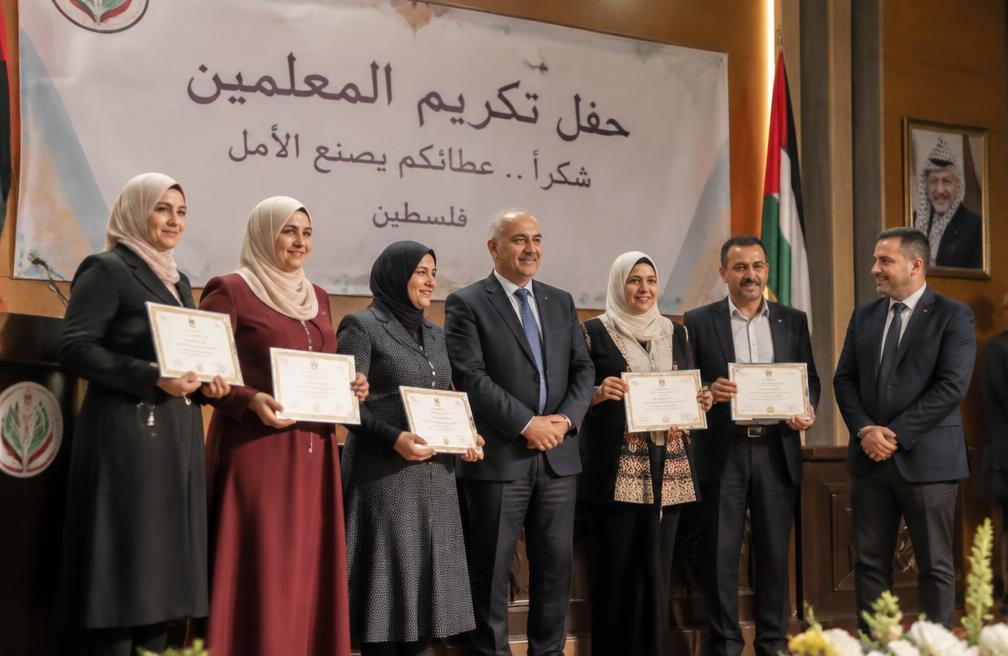 تكريم المعلمين المتميزين لهذا العام
